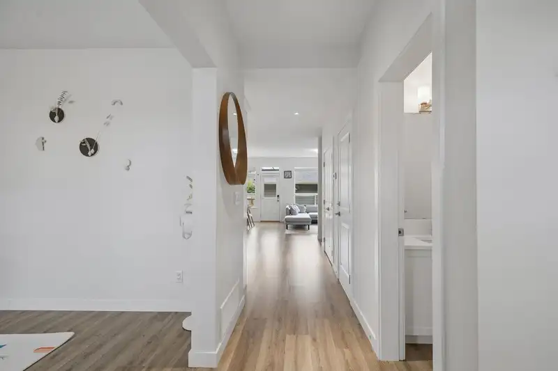 20326 82B AVENUE - photo 4 of 34