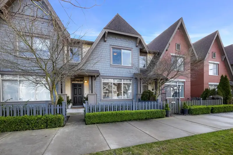 16524 25 AVENUE - photo 1 of 40