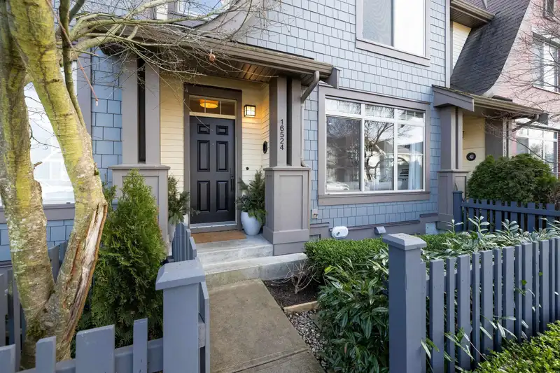 16524 25 AVENUE - photo 4 of 40
