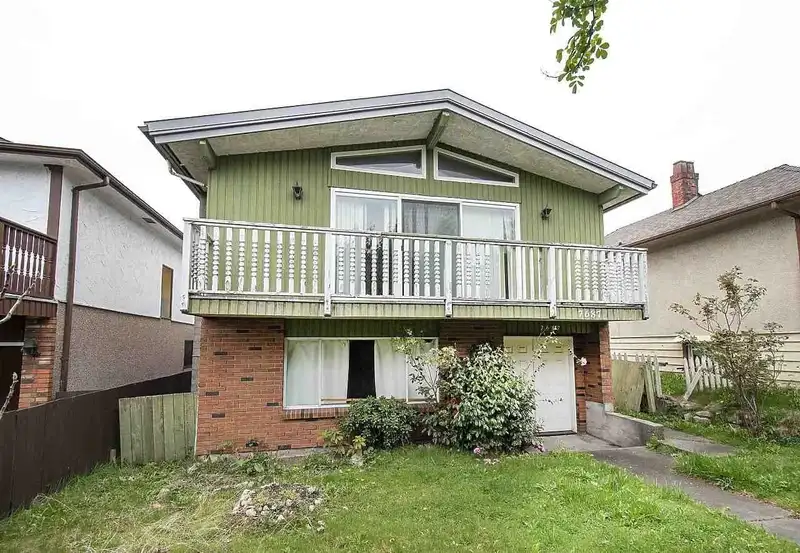 7687 OAK STREET - photo 1 of 6