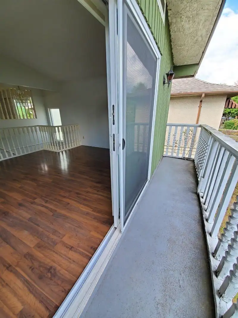 7687 OAK STREET - photo 4 of 6