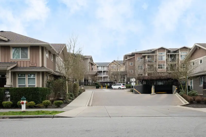 303 5775 IRMIN STREET - photo 2 of 25