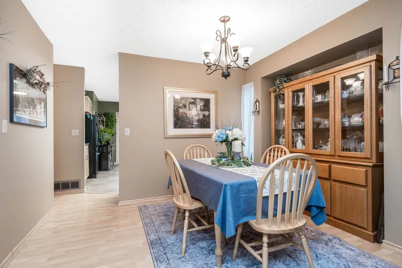 8062 138 STREET - photo 3 of 25