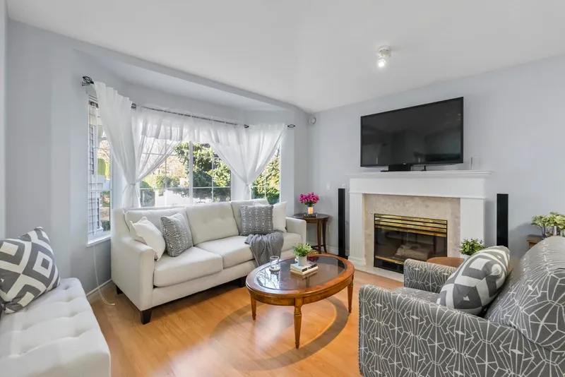 7 16888 80 AVENUE - photo 1 of 25