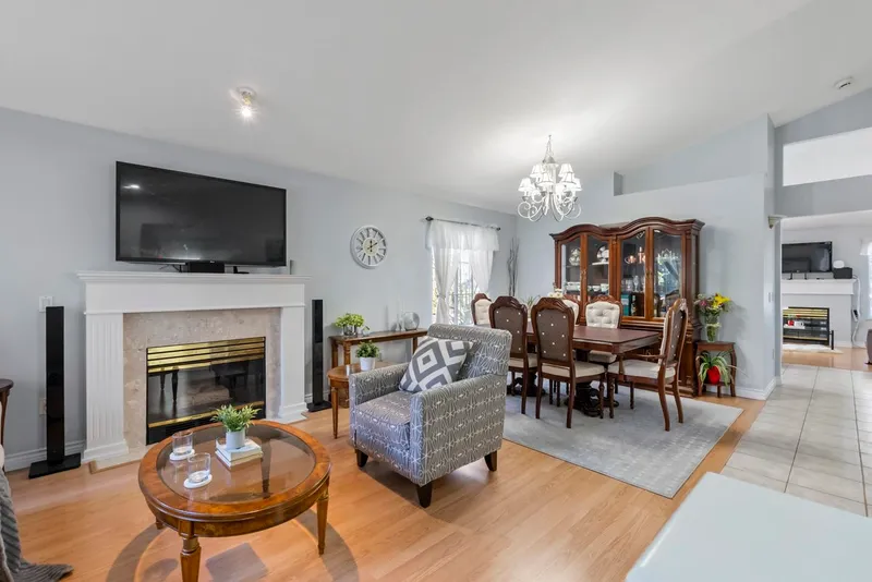 7 16888 80 AVENUE - photo 2 of 25