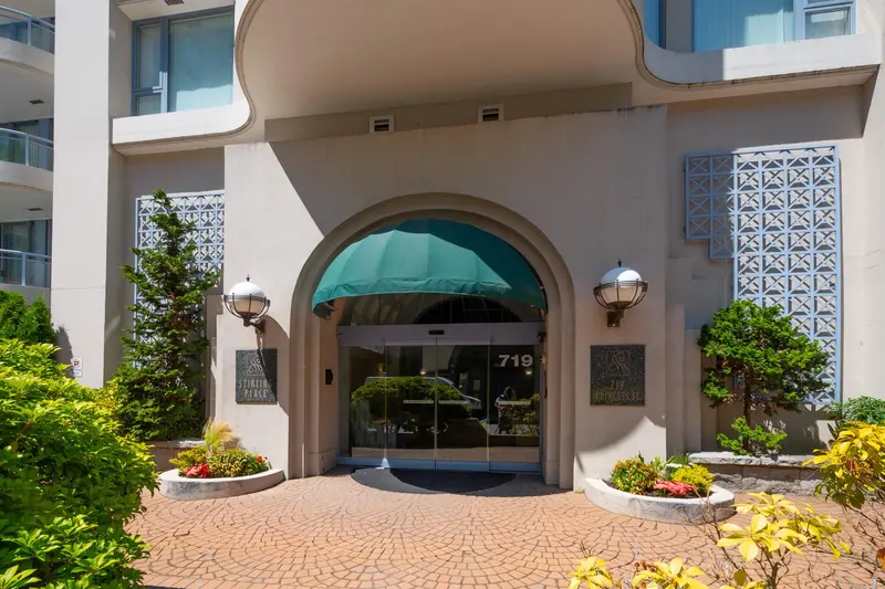 2301 719 PRINCESS STREET - photo 2 of 25