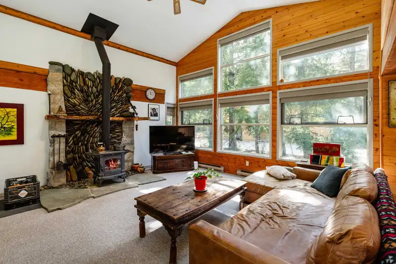 6250 EAGLE DRIVE - photo 4 of 17