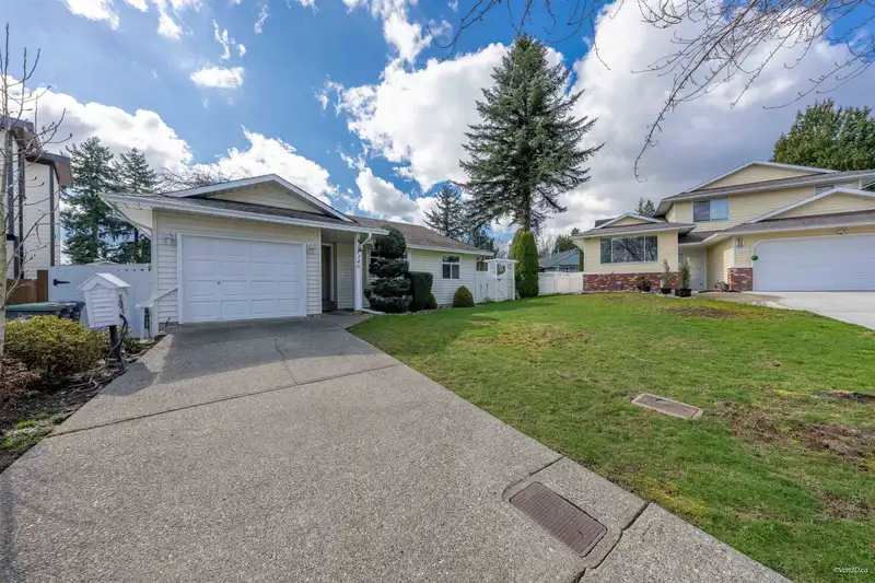 17346 60A AVENUE - photo 3 of 33