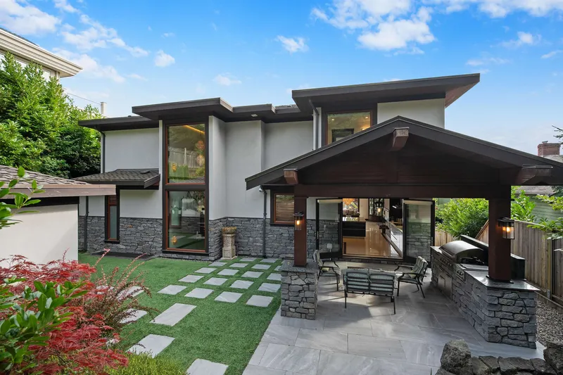 2643 NELSON AVENUE - photo 2 of 25