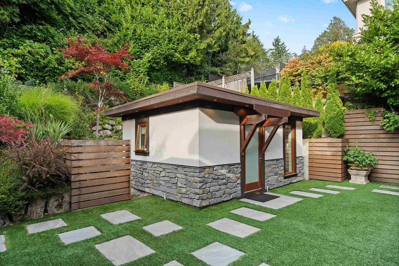 2643 NELSON AVENUE - photo 4 of 25