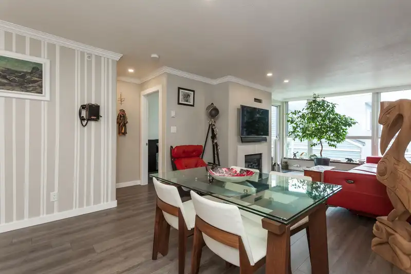 312 1119 VIDAL STREET - photo 2 of 27