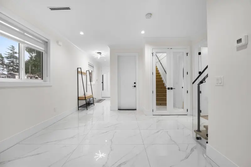 11693 95A AVENUE - photo 4 of 25