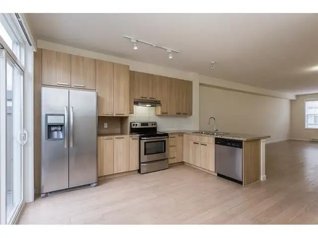 46 14838 61 AVENUE - photo 3 of 27