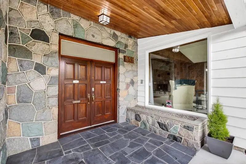 642 W 53RD AVENUE - photo 4 of 40