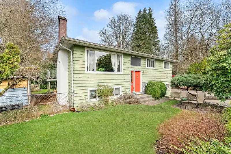 11863 95A AVENUE - photo 2 of 40