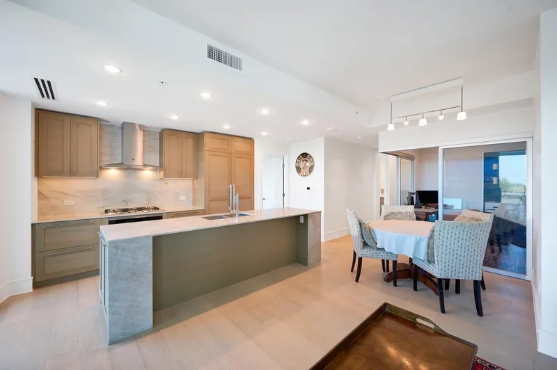 801 1501 FOSTER STREET - photo 3 of 21