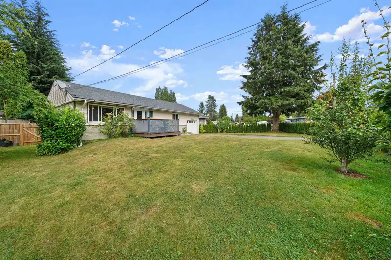 21695 122 AVENUE - photo 2 of 35