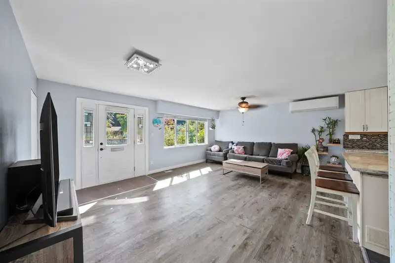 21695 122 AVENUE - photo 4 of 35