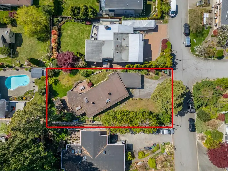 241 W BALMORAL ROAD - photo 3 of 36