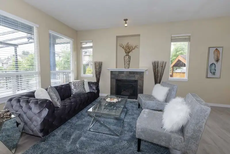 14852 56B AVENUE - photo 3 of 38