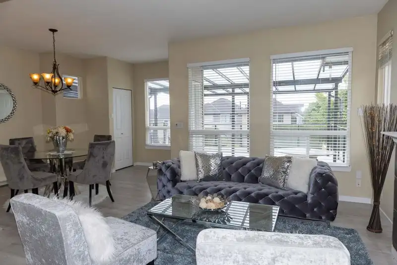14852 56B AVENUE - photo 4 of 38