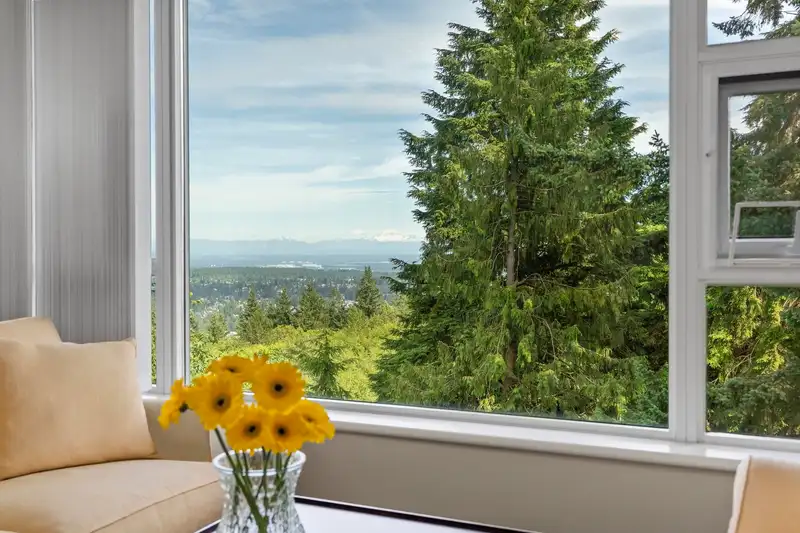 710 9266 UNIVERSITY CRESCENT - photo 3 of 36