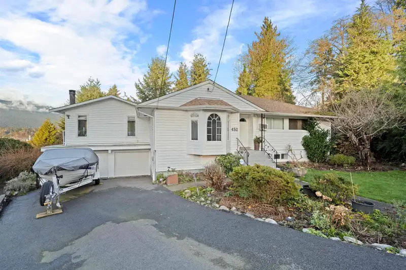 452 NORTHCLIFFE CRESCENT - photo 2 of 40
