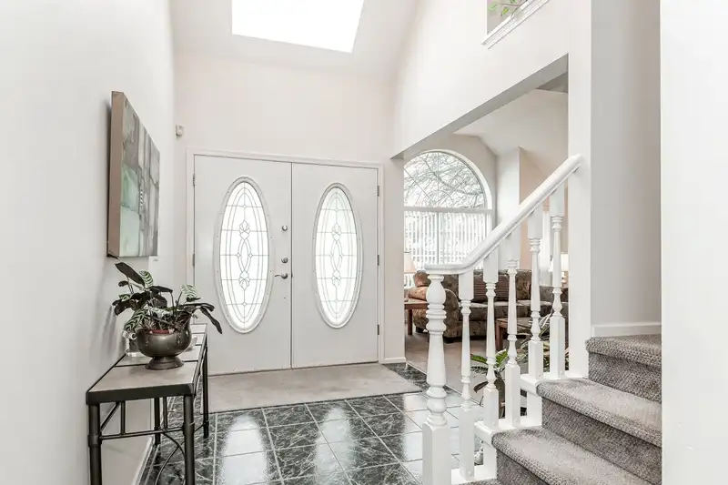 19072 63B AVENUE - photo 4 of 35