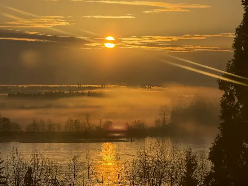 208 1140 CASTLE CRESCENT - photo 2 of 25