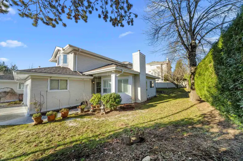 26 6489 121A STREET - photo 4 of 29