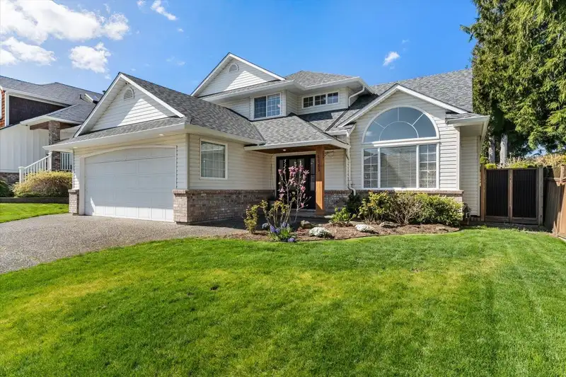 5785 CANTERBURY DRIVE - photo 1 of 39