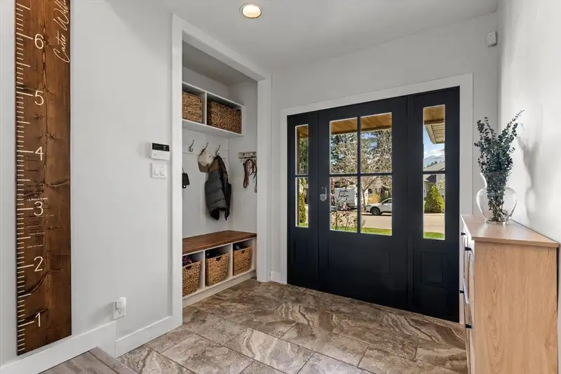 5785 CANTERBURY DRIVE - photo 4 of 39