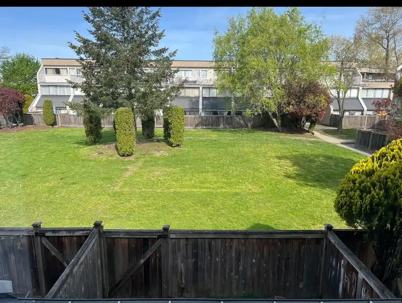 63 17710 60 AVENUE - photo 1 of 11