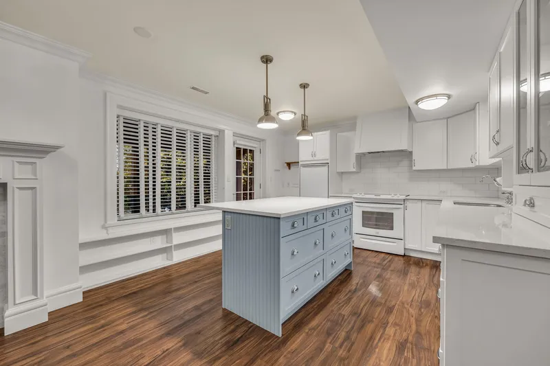 295 N GAMMA AVENUE - photo 2 of 25