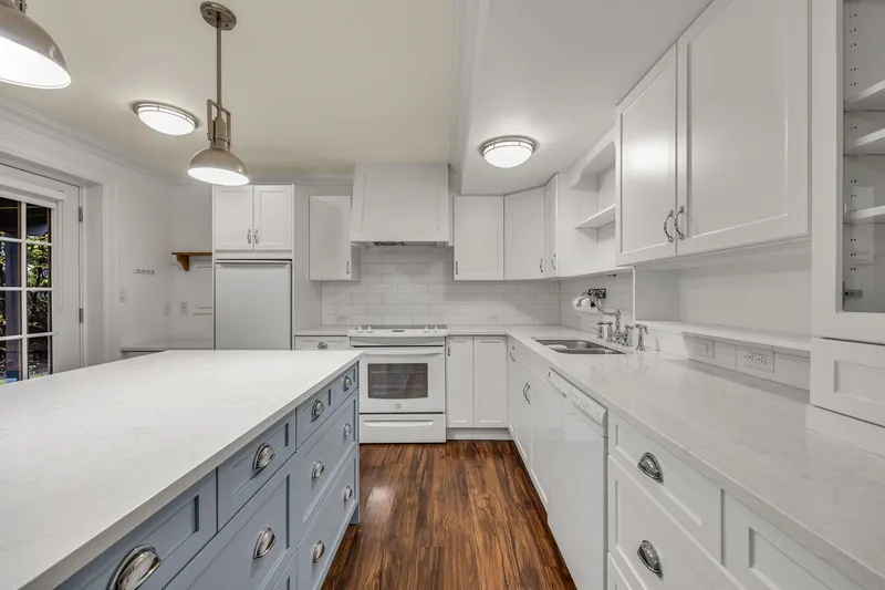 295 N GAMMA AVENUE - photo 4 of 25