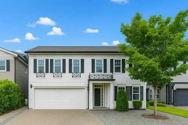 19582 SHINGLEBOLT CRESCENT - photo 1 of 36