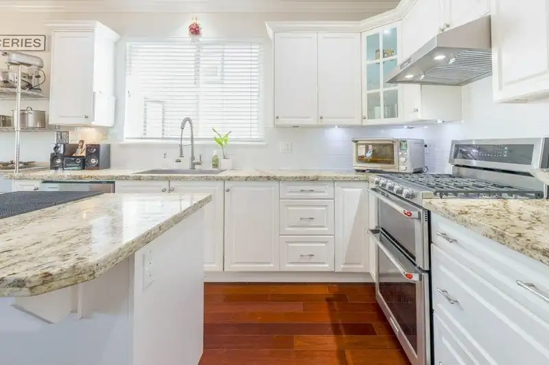 19582 SHINGLEBOLT CRESCENT - photo 3 of 36