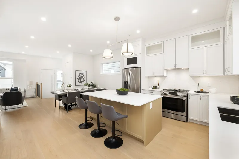 102 1810 165A STREET - photo 4 of 17