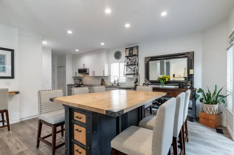8 18868 69 AVENUE - photo 3 of 40
