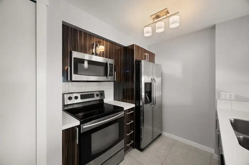 503 22318 LOUGHEED HIGHWAY - photo 3 of 20