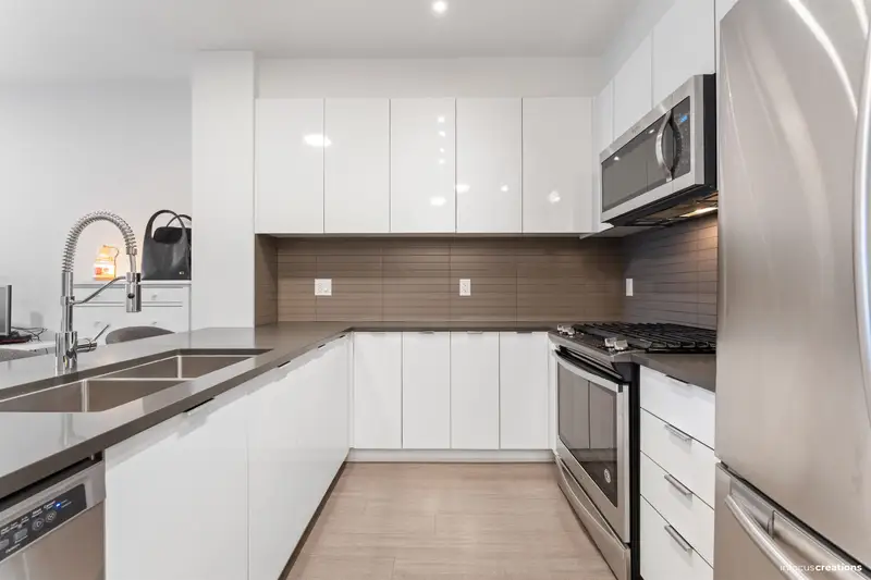 226 15137 33 AVENUE - photo 2 of 25