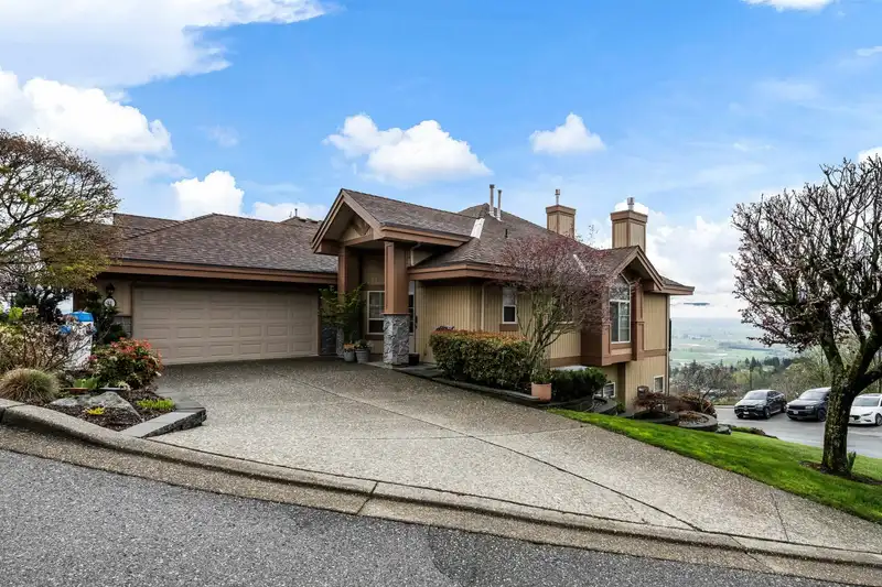 22 35931 EMPRESS DRIVE - photo 1 of 40