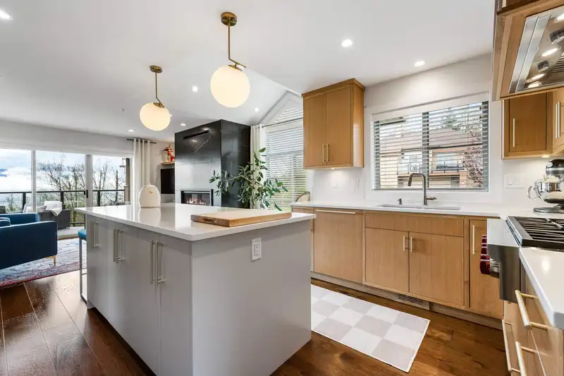22 35931 EMPRESS DRIVE - photo 3 of 40