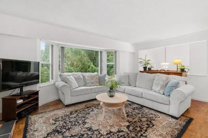 11752 64A AVENUE - photo 2 of 25
