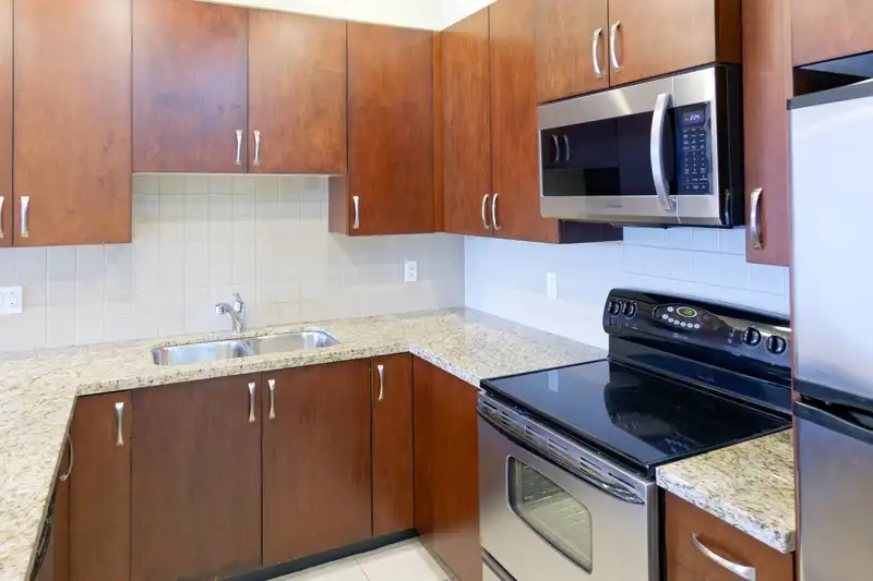 411 10237 133 STREET - photo 4 of 19