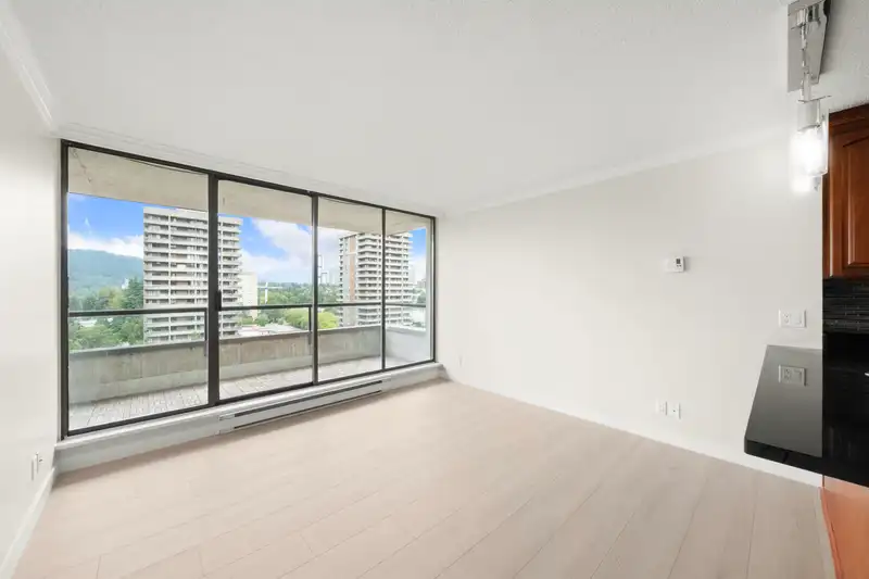 1807 3970 CARRIGAN CRESCENT - photo 2 of 25