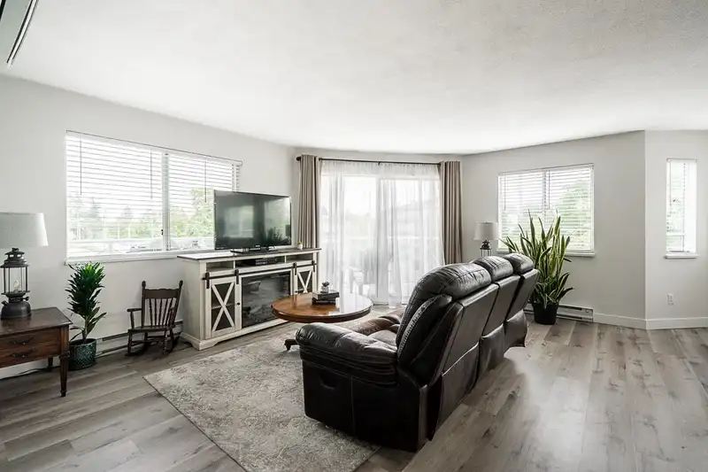 311 12101 80 AVENUE - photo 1 of 28