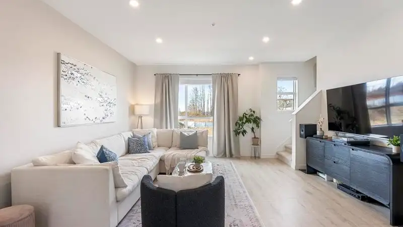 18 20150 81 AVENUE - photo 3 of 40