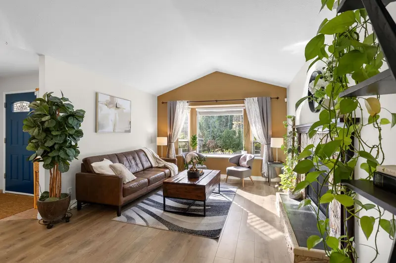 2983 WALTON AVENUE - photo 3 of 25