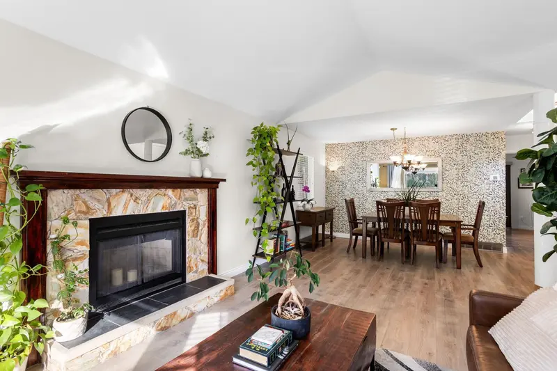 2983 WALTON AVENUE - photo 4 of 25